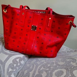 MCM Reversible Medium Liz Red Leather Shopper (Medium)
